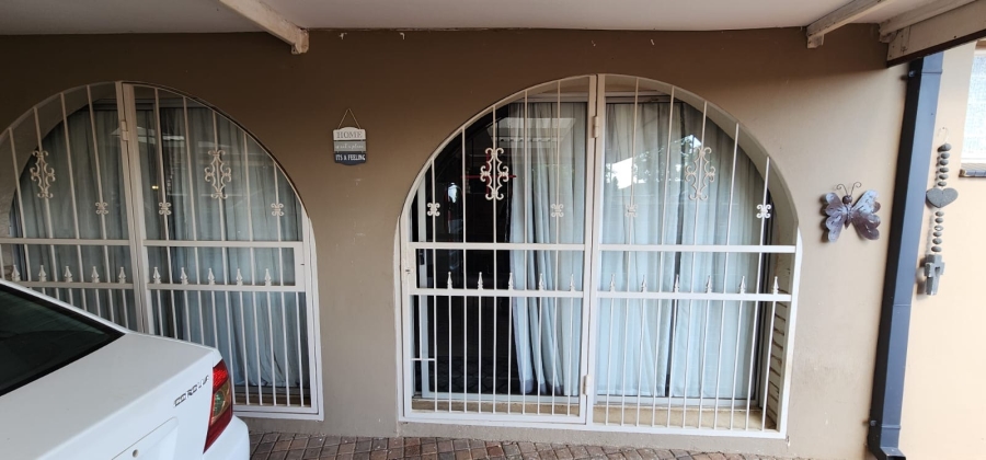 7 Bedroom Property for Sale in Flamwood North West
